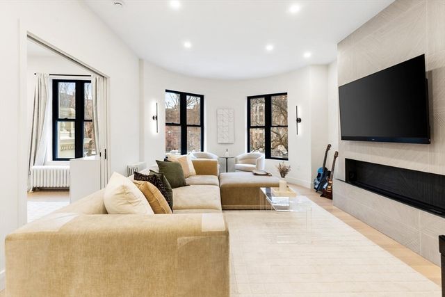 382 Commonwealth Ave Apt 24, Boston, MA 02215