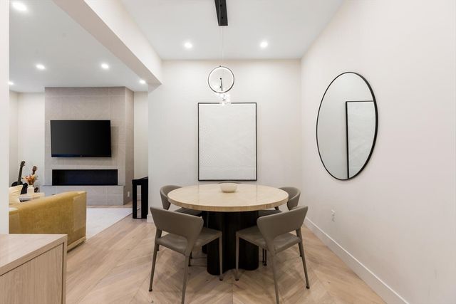 382 Commonwealth Ave Apt 24, Boston, MA 02215