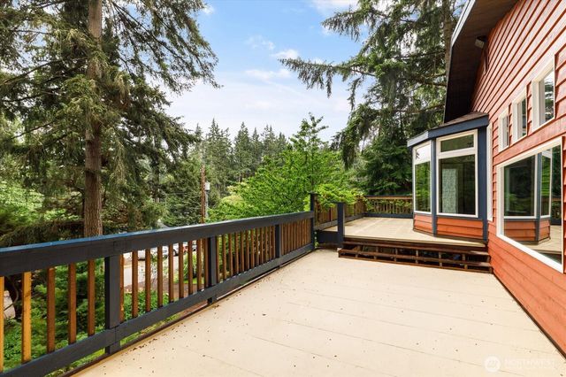 1099 Worthy Place, Greenbank, WA 98253