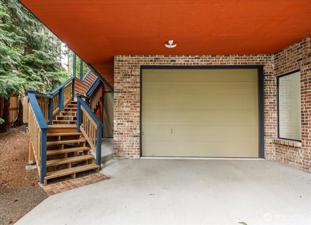 1099 Worthy Place, Greenbank, WA 98253