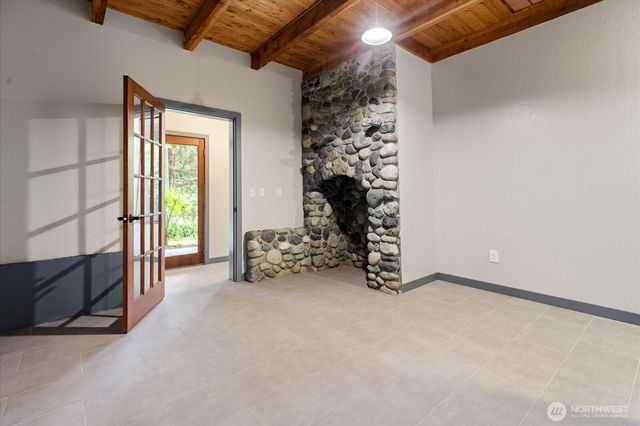 1099 Worthy Place, Greenbank, WA 98253