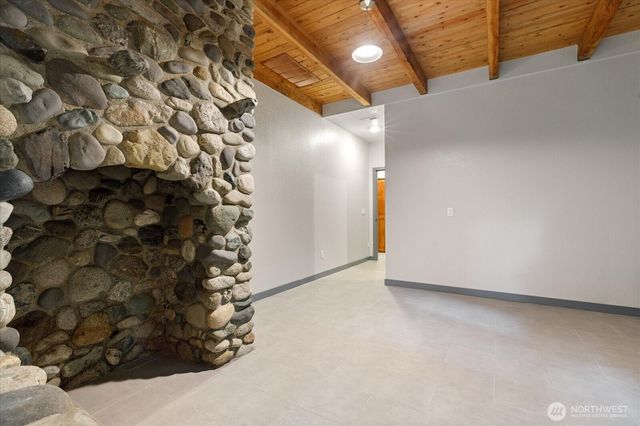 1099 Worthy Place, Greenbank, WA 98253