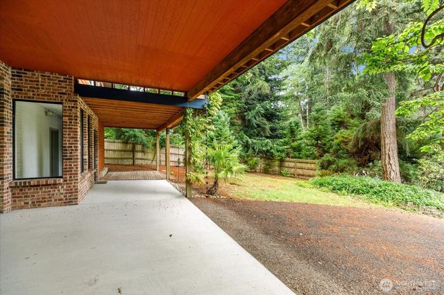 1099 Worthy Place, Greenbank, WA 98253