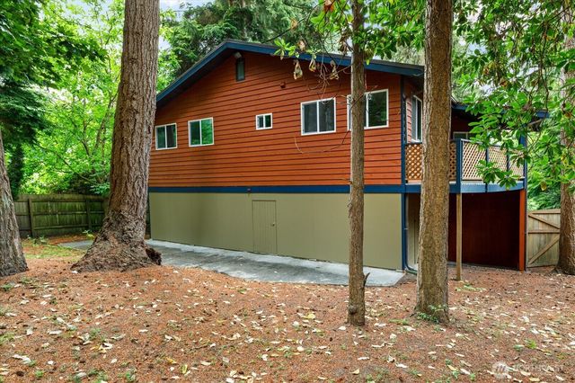 1099 Worthy Place, Greenbank, WA 98253