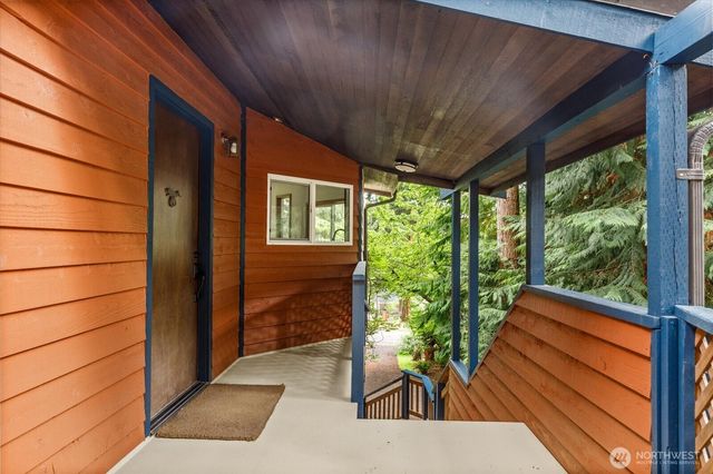 1099 Worthy Place, Greenbank, WA 98253