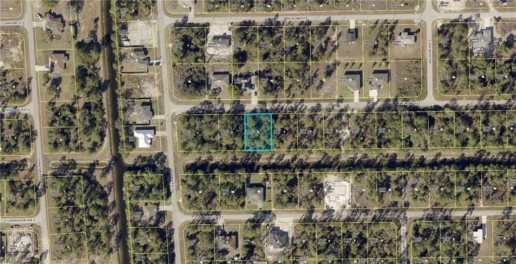 916 Belmont ST E, LEHIGH ACRES, FL 33974 — photo 2
