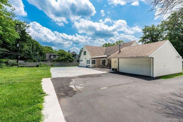 73 Parkway Drive, Roslyn Heights, NY 11577
