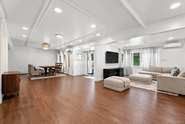 73 Parkway Drive, Roslyn Heights, NY 11577
