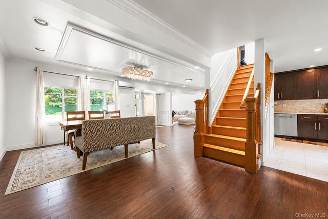 73 Parkway Drive, Roslyn Heights, NY 11577