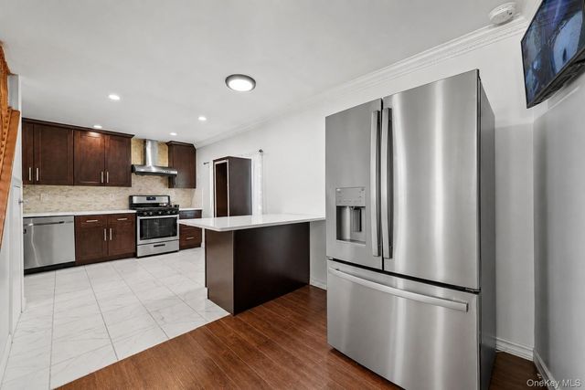 73 Parkway Drive, Roslyn Heights, NY 11577