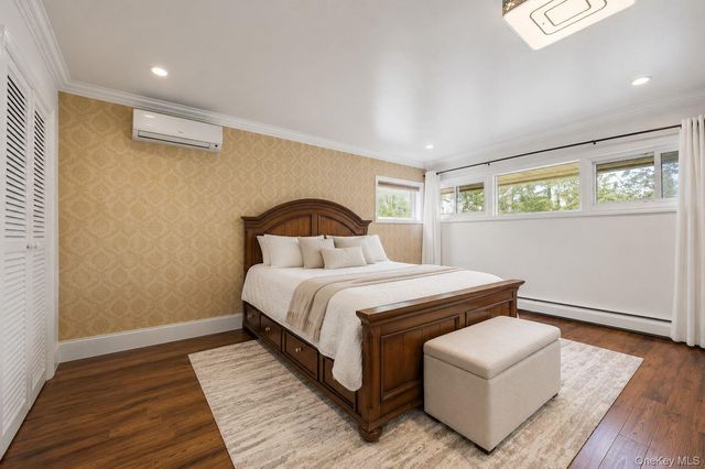 73 Parkway Drive, Roslyn Heights, NY 11577