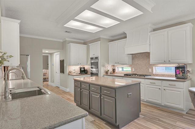 503 Shadywood Drive, Friendswood, TX 77546
