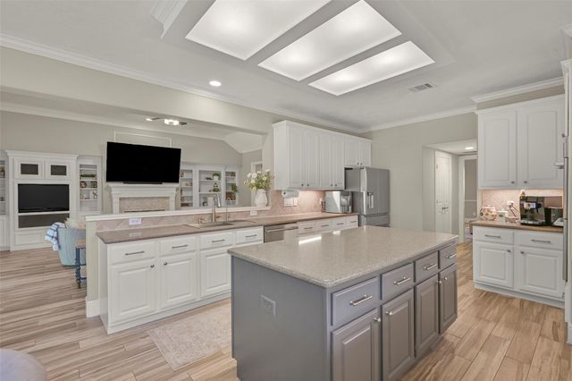 503 Shadywood Drive, Friendswood, TX 77546