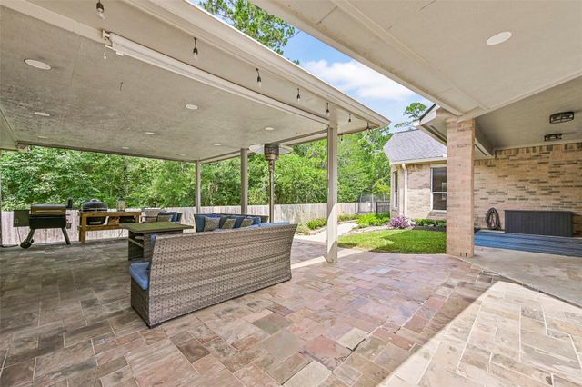503 Shadywood Drive, Friendswood, TX 77546