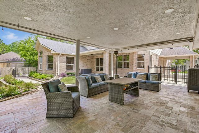 503 Shadywood Drive, Friendswood, TX 77546