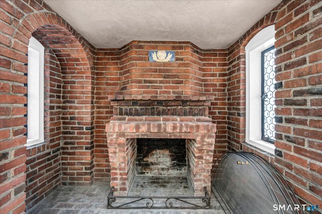 6 West Hill Drive, West Hartford, CT 06119