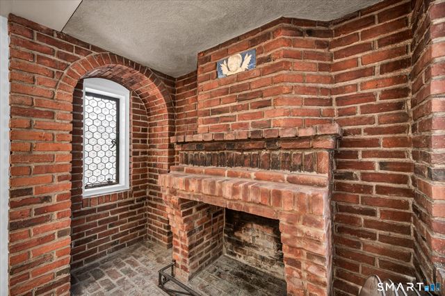 6 West Hill Drive, West Hartford, CT 06119