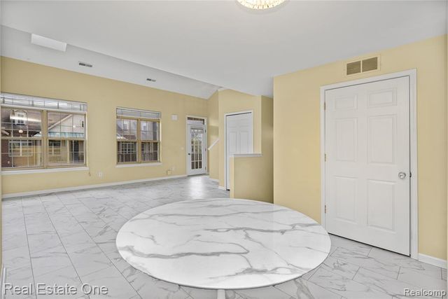 160 Sandy Lane, Walled Lake, MI 48390