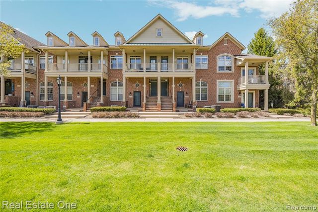 160 Sandy Lane, Walled Lake, MI 48390