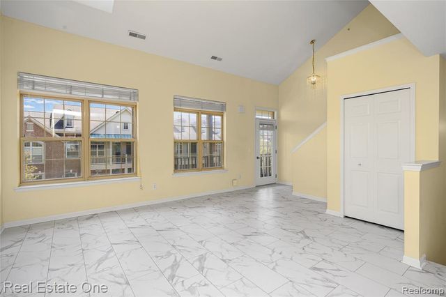 160 Sandy Lane, Walled Lake, MI 48390