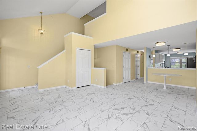 160 Sandy Lane, Walled Lake, MI 48390