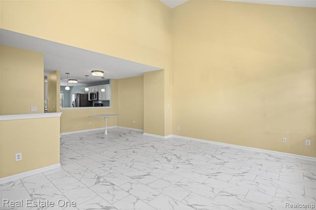 160 Sandy Lane, Walled Lake, MI 48390