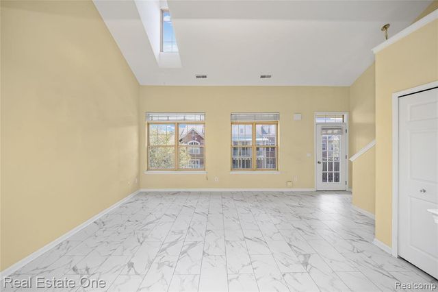 160 Sandy Lane, Walled Lake, MI 48390