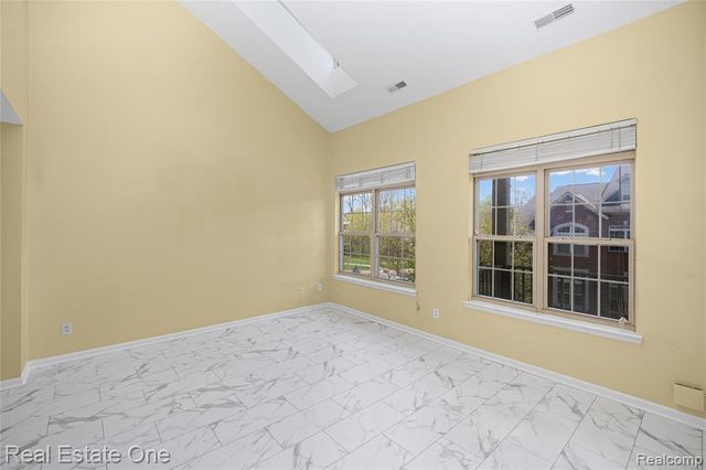 160 Sandy Lane, Walled Lake, MI 48390