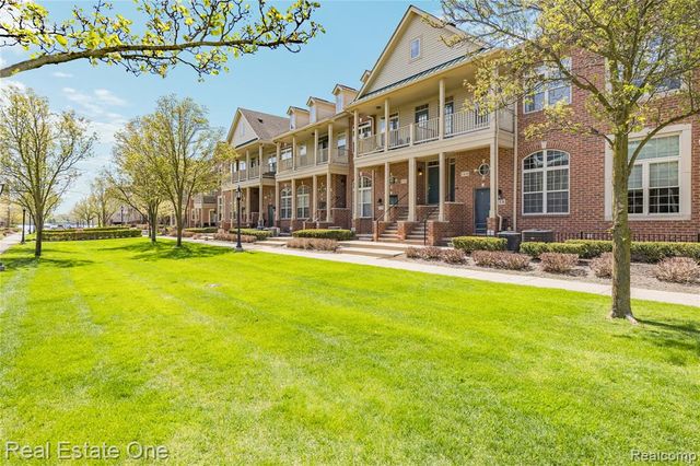 160 Sandy Lane, Walled Lake, MI 48390