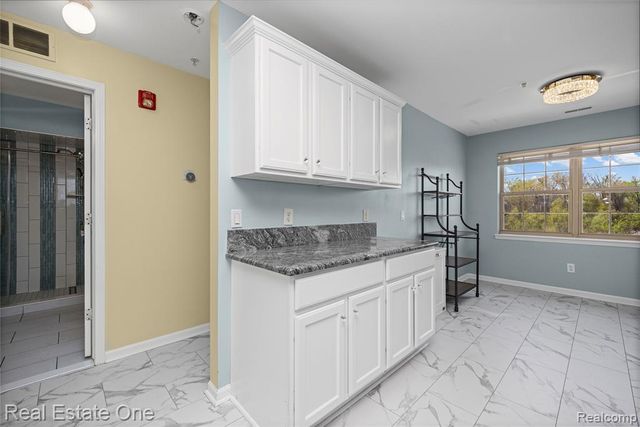 160 Sandy Lane, Walled Lake, MI 48390