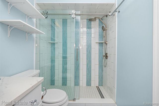 160 Sandy Lane, Walled Lake, MI 48390