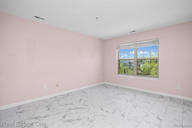 160 Sandy Lane, Walled Lake, MI 48390