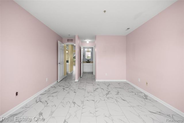 160 Sandy Lane, Walled Lake, MI 48390
