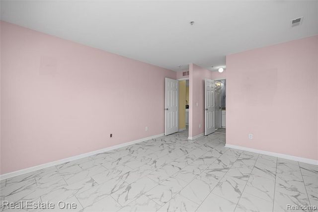 160 Sandy Lane, Walled Lake, MI 48390