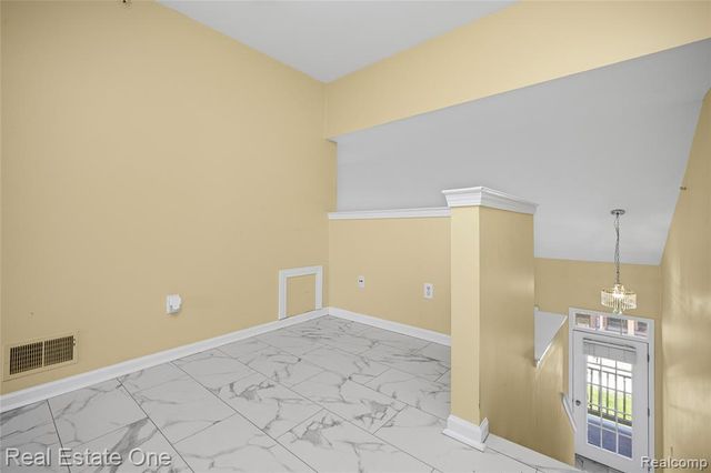 160 Sandy Lane, Walled Lake, MI 48390