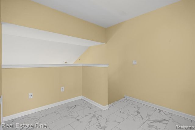160 Sandy Lane, Walled Lake, MI 48390