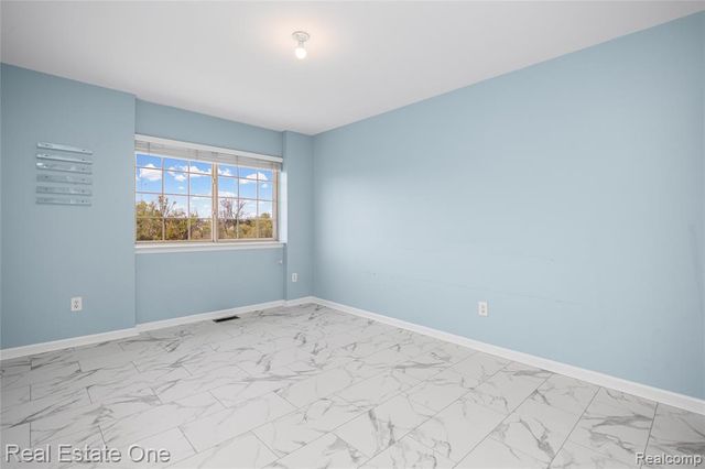 160 Sandy Lane, Walled Lake, MI 48390