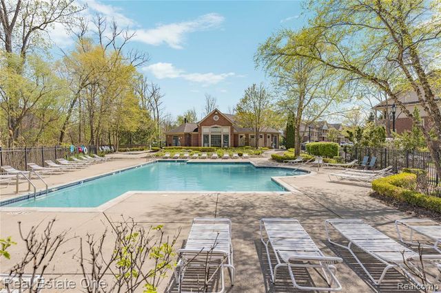 160 Sandy Lane, Walled Lake, MI 48390