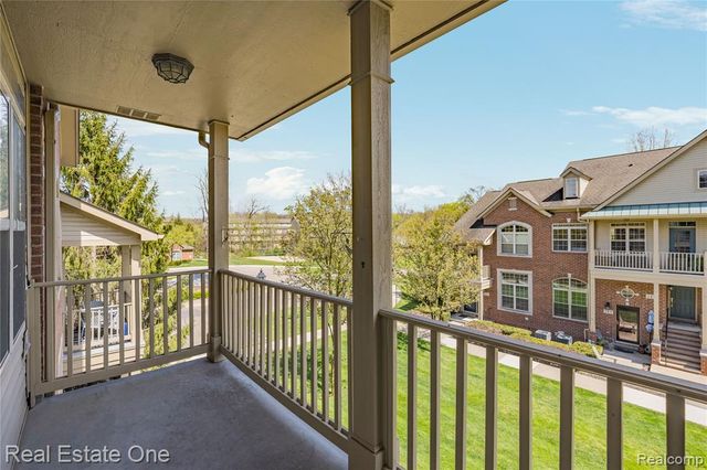 160 Sandy Lane, Walled Lake, MI 48390