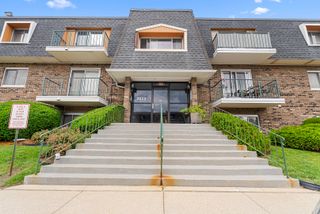 3223 W Parkway Drive 1G, Northbrook, IL 60062