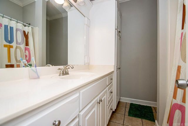 27 Courtside Pl, Little Rock, AR 72210