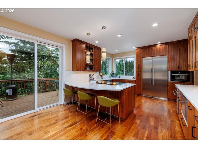 2337 TAYLOR Dr, West Linn, OR 97068
