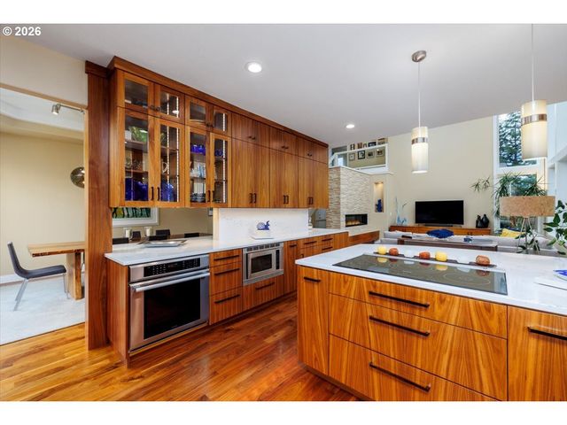 2337 TAYLOR Dr, West Linn, OR 97068