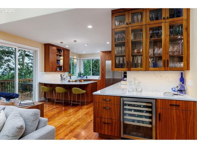 2337 TAYLOR Dr, West Linn, OR 97068