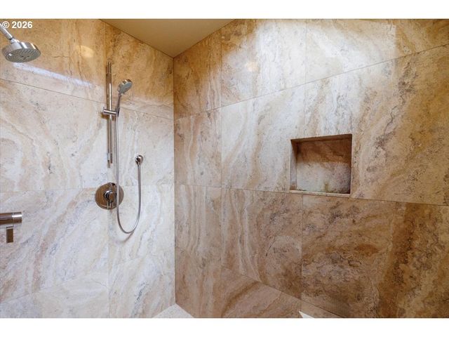 2337 TAYLOR Dr, West Linn, OR 97068