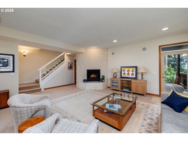 2337 TAYLOR Dr, West Linn, OR 97068