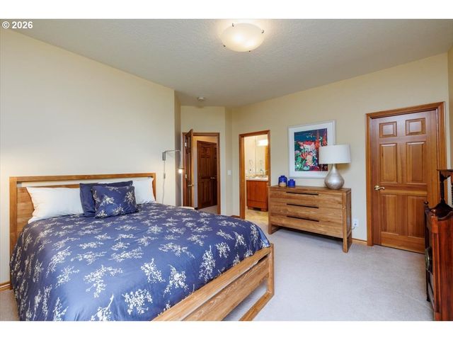 2337 TAYLOR Dr, West Linn, OR 97068