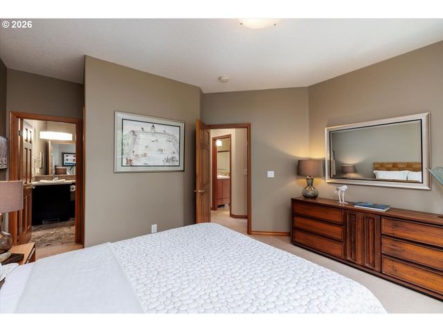 2337 TAYLOR Dr, West Linn, OR 97068
