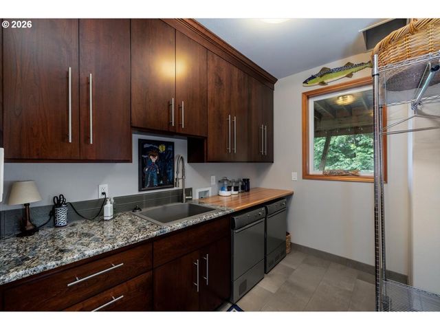 2337 TAYLOR Dr, West Linn, OR 97068