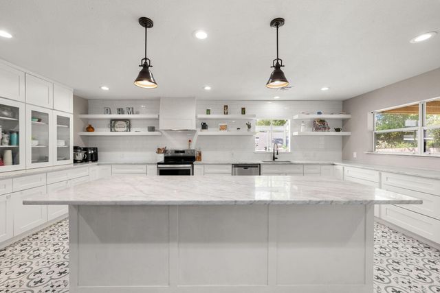 415 N Baron Street, Bellville, TX 77418